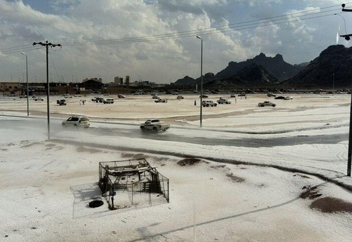 Subhanallah... Arab Saudi Ditutupi Salju